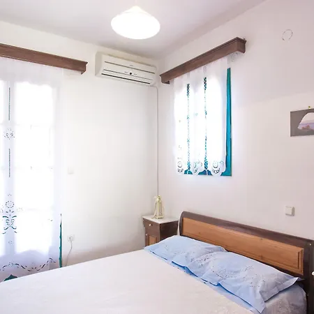 Alisaxni Aparthotel Akrotiri (Santorini)